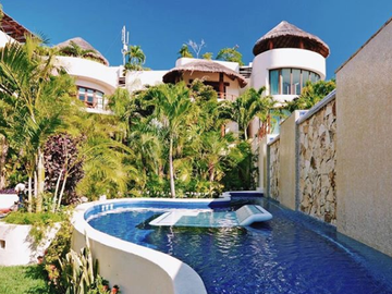 Penthouse de 3 recamaras con jacuzzi privado a pasos del mar y la quinta avenida