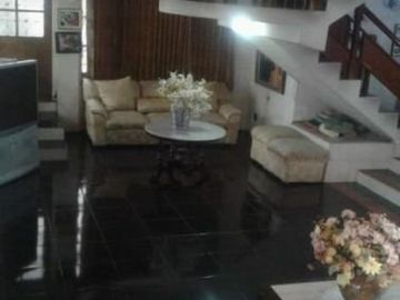 Rumah Dukuh Kupang Timur, Strategis