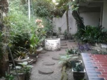 Rumah Dukuh Kupang Timur, Strategis