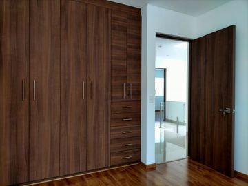 Preciosa Casa en Bio Grand Juriquilla, 3 Recamaras, SalaTV, Jardín, Terreno 180m