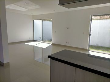 Preciosa Casa en Bio Grand Juriquilla, 3 Recamaras, SalaTV, Jardín, Terreno 180m