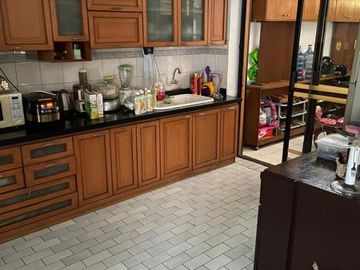 BU CEPAT besaar rumah di tengah kota bandung