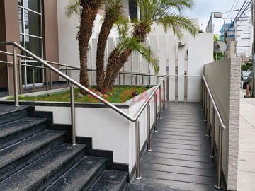 Departamento En Venta  En Jesus María 3 Dormitorios + Estacionamiento.