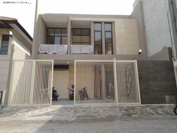 Rumah dekat jalan Raya Panjang Jiwo (UBAYA) NEW, MINIMALIS