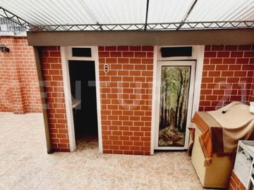 GRAN OPORTUNIDAD VENDO CASA LA SOLEDAD EXCELENTE UBICACION EN BOGOTA CON LOCAL