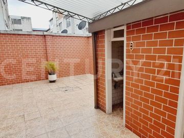 GRAN OPORTUNIDAD VENDO CASA LA SOLEDAD EXCELENTE UBICACION EN BOGOTA CON LOCAL