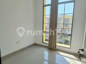 Disewakan Rumah 3 Lantai di Cluster Miami Pik 2 Tipe Aralia