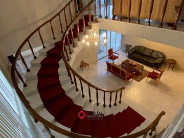 Casa para remodelar en venta en Colinas de San Javier Lujo