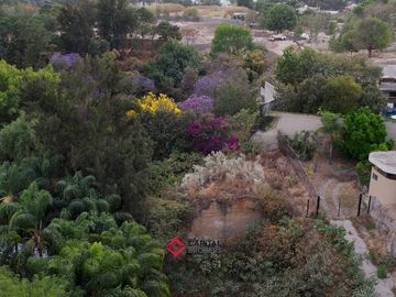 Casa para remodelar en venta en Colinas de San Javier Lujo