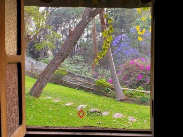 Casa para remodelar en venta en Colinas de San Javier Lujo