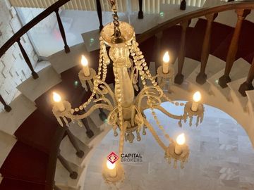 Casa para remodelar en venta en Colinas de San Javier Lujo