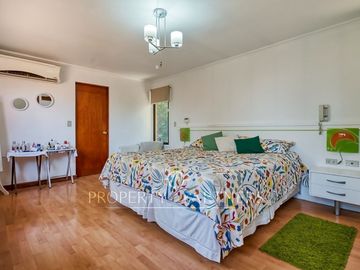Alvaro Casanova, amplia casa en venta , La Reina .