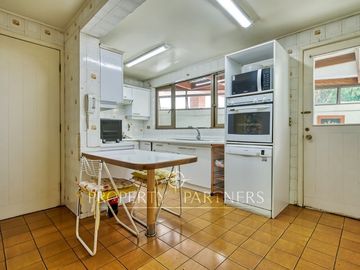 Alvaro Casanova, amplia casa en venta , La Reina .