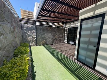 Casa en venta, super bonita, en privada con alberca en Juriquilla