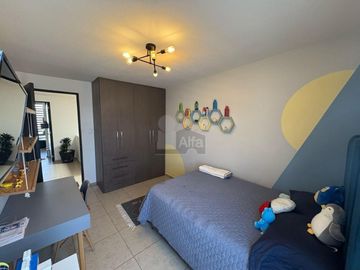 Casa en venta, super bonita, en privada con alberca en Juriquilla