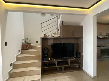 Casa en venta, super bonita, en privada con alberca en Juriquilla
