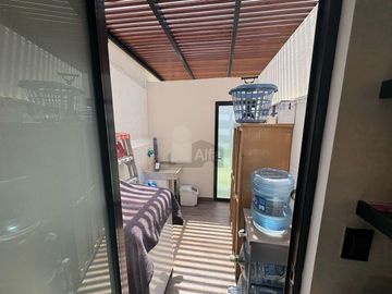 Casa en venta, super bonita, en privada con alberca en Juriquilla