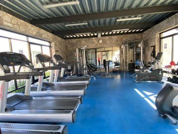 Casa en venta, super bonita, en privada con alberca en Juriquilla