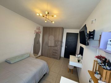 Casa en venta, super bonita, en privada con alberca en Juriquilla