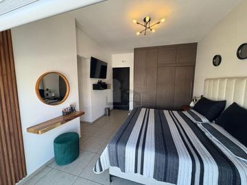 Casa en venta, super bonita, en privada con alberca en Juriquilla