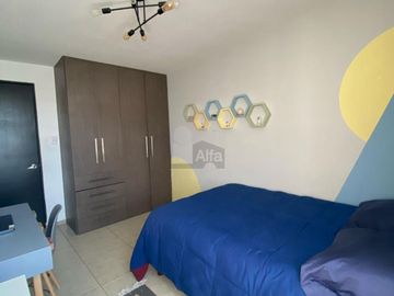 Casa en venta, super bonita, en privada con alberca en Juriquilla