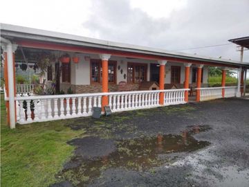 GANGA!! Se Vende Linda casa en Cerro Azul con Galpón Industrial
