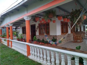 GANGA!! Se Vende Linda casa en Cerro Azul con Galpón Industrial