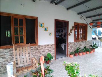 GANGA!! Se Vende Linda casa en Cerro Azul con Galpón Industrial