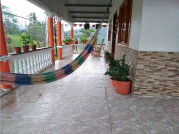 GANGA!! Se Vende Linda casa en Cerro Azul con Galpón Industrial
