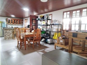 GANGA!! Se Vende Linda casa en Cerro Azul con Galpón Industrial