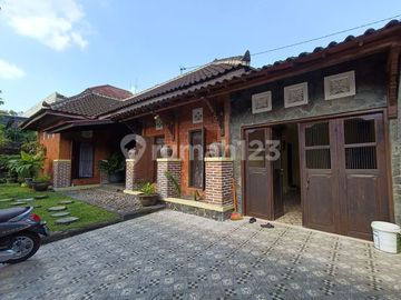 Rumah Serasa Villa Desain Jawa dengan Pendopo Kadipiro Solo