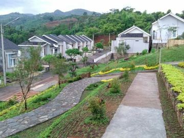 Rumah Keren MURAH MERIAH Suasana Villa dekat Tepat Wisata dan Perbelanjaan Bandung Selatan Panyirapan
