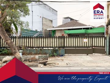 Dijual Rumah Dengan Halaman Luas Lokasi Strategis Di Pusat Kota