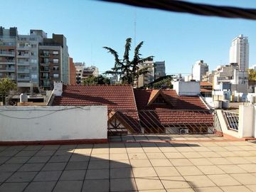 EXCELENTE PH 3 AMBIENTES  AMPLIOS CON BALCÓN  , APTO CRÉDITO.