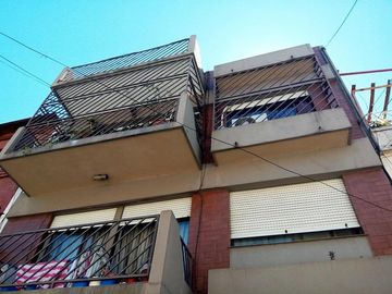 EXCELENTE PH 3 AMBIENTES  AMPLIOS CON BALCÓN  , APTO CRÉDITO.