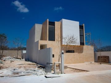Casa en venta al norte de Mérida en privada con amenidades