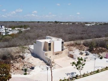 Casa en venta al norte de Mérida en privada con amenidades