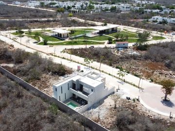 Casa en venta al norte de Mérida en privada con amenidades
