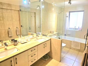 Departamento en venta 3 dorm. Portal La Dehesa, Lo Barnechea