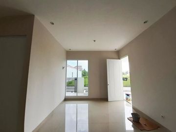 RUMAH MEWAH DI PURWOMARTANI DEKAT UKRIM DENGAN VIEW SAWAH