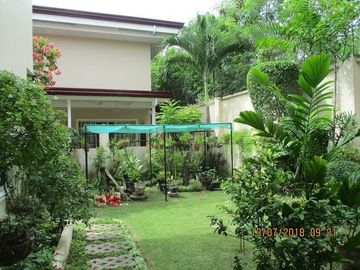 House and lot for sale in Cebu City, Villa Terrace with big lawn with amenties