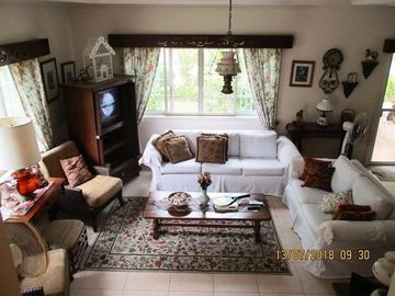 House and lot for sale in Cebu City, Villa Terrace with big lawn with amenties