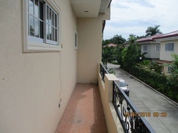 House and lot for sale in Cebu City, Villa Terrace with big lawn with amenties