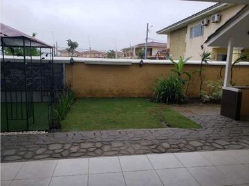 CASA BRISAS DEL GOLF VENTA o ALQUILER
