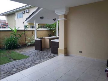 CASA BRISAS DEL GOLF VENTA o ALQUILER