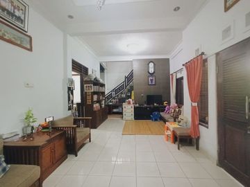 DIJUAL RUMAH CANTIK MURAH DILENGKAPI GAZEBO DI LANTAI 2