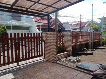 Rumah di Jl Margorjo Indah Margorejo