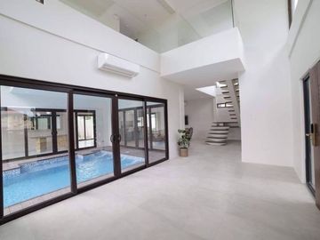 Resort Home With White Sand Beach