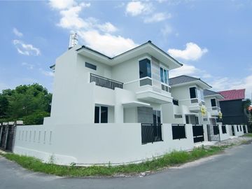 RUMAH CANTIK 2 LANTAI DEKAT JALAN JOGJA-SOLO VIEW MERAPI
