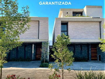 Residencia de 300 M2 de Constr. en Juriquilla, Querétaro.